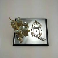 Modèle de bâtiment en métal et cristal de la tour de l'horloge et de la mosquée de la Mecque au design exquis, à vendre