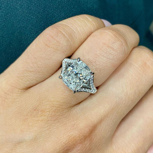 Anillo cuadrado brillante de cuatro puntas para mujer, joyería elegante para los dedos - Product Image 2