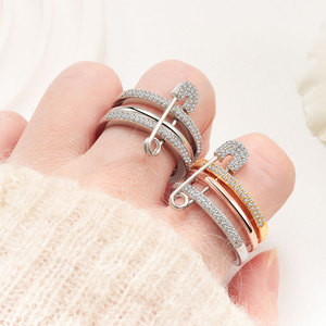 Anillo Unisex Ajustable, Regalo para Él y Ella, Broche Desmontable, Cobre con Microincrustaciones de Circonio, Moderno y Personalizado - Product Image 2