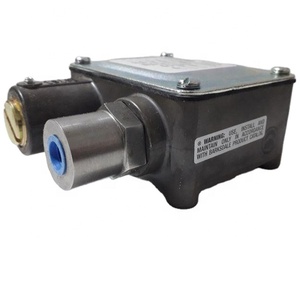 Interruptor de Pistón Original Serie Barksdale 9048, Modelo 9048-1, Interruptor Accionado con Stock - Product Image 3