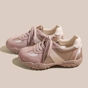 Zapatos de plataforma estilo coreano para mujer - zapatos casuales versátiles y cómodos con características antideslizantes y de aumento de altura para caminar - Product Image 1