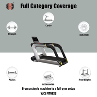 Cinta de correr comercial con pasamanos envolventes, consola digital, plataforma de carrera plana y estructura reforzada para equipos de instalaciones de fitness