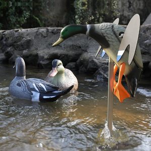 Décoy de chasse motorisé en plastique PE pour oiseaux aquatiques avec aile rotative, piquet métallique, attracteur de prédateurs aquatiques pour zones humides extérieures - Vente en gros - Product Image 3
