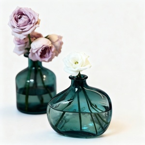 Vaso in Vetro Blu Chiaro di Lusso da Tavolo, Vaso a Bocca Stretta Colorato per Fiori Secchi e Decorazioni Domestiche - Product Image 6