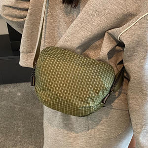 Bolso Cuadrado Pequeño de Nailon al por Mayor, Bolso de Tela Ligero, Bolso de Hombro Casual Unisex para Parejas - Product Image 5