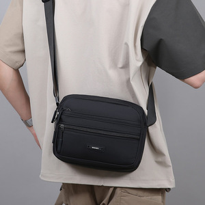Sac messager à bandoulière pour homme, en tissu Oxford léger et imperméable, avec logo personnalisé - Product Image 5