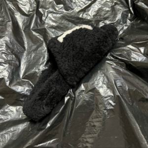 Vente en gros de pantoufles de haute qualité personnalisées de grande taille, pantoufles en fourrure moelleuse personnalisées décontractées pour femmes - Product Image 3