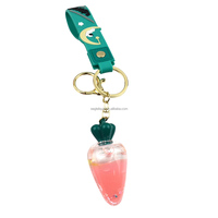 Porte-clés en acrylique en forme de radis 3D mignon avec liquide flottant, nouveauté pour fille, vente en gros, avec sangle en PVC et clochette décorative