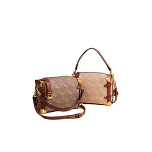 Sac à main haut de gamme et luxueux avec une bandoulière portable et une fermeture éclair. 229 - Product Image 1