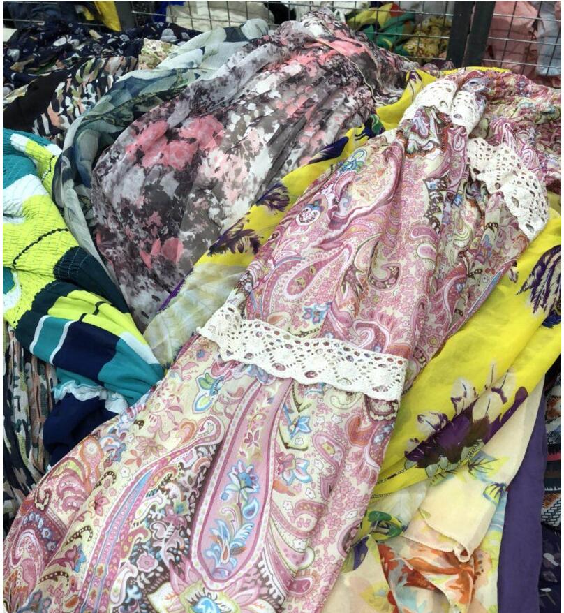 Factory Wholesale Second Hand Summer Clothes Used Ladies Silk Dress Women Clothing