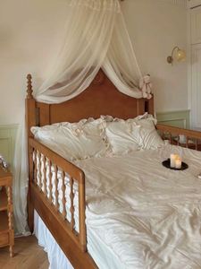 Cama de Matrimonio Francesa Tradicional de Madera Maciza Hecha a Medida con Estilo Suave - Product Image 2