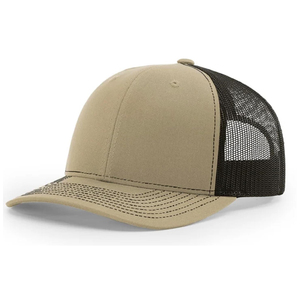 Casquettes de sport de fabrication pakistanaise de bonne qualité, fabriquées au Pakistan, pour un usage décontracté, en tissu mesh de qualité supérieure, en vente en ligne. - Product Image 1