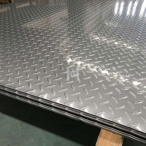 Lamiera Decorativa Antiscivolo in Acciaio Inox 316L con Motivo a Rombi Goffrato 5mm Standard ASTM Finitura Superficiale 2B - Product Image 1