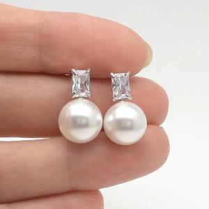 Pendientes de Bola de Oro Blanco E2977 con Diamante de Corte Esmeralda y Perla de Imitación para Mujer, Estilo Clásico para Boda - Product Image 1