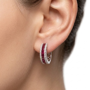 Boucles d'oreilles créoles Huggie en or blanc 18 carats de qualité supérieure, serties de rubis et de diamants, trois rangées, taille princesse, rubis naturels, MOQ 1 pièce - Product Image 4