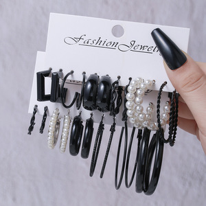 Bijoux fantaisie, ensemble de 6 paires de boucles d'oreilles noires en forme de C, clous de perles, design géométrique, pour femmes, à porter en soirée - Product Image 1