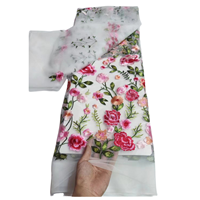 Tissu en Tulle Brodé de Fleurs de Luxe – Tissu Brodé de Roses Colorées pour Robe de Soirée – Grande Vente