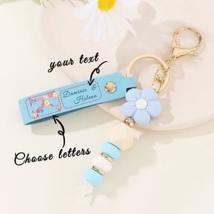 Llavero Floral Personalizado con Iniciales |   Llavero y Colgante de Bolso con Cuentas de Margarita para Mujer, Llaveros Promocionales - Product Image 3