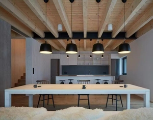 <span class=keywords><strong>Chalet</strong></span> <span class=keywords><strong>moderne</strong></span> Maisons en bois pour les vacances de ski chez l'habitant sur une pente enneigée avec extérieur sombre et <span class=keywords><strong>intérieur</strong></span> en bois - Product Image 3