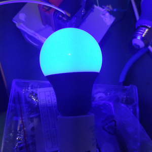 <span class=keywords><strong>Ampoule</strong></span> LED bleue A19 120V pour usage résidentiel, dimmable certifiée, garantie 3 ans, couvercle en plastique et aluminium - Product Image 3