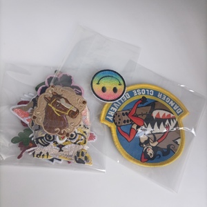 ป้ายปักโลโก้คุณภาพสูงแบบกำหนดเอง ป้ายปักแบบรีดติดสำหรับติดเสื้อผ้า - Product Image 3