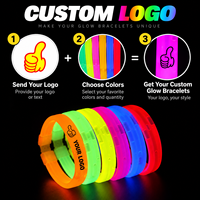 Bracelets lumineux personnalisés en gros avec logo, 8 couleurs, bracelets fluorescents à trois tubes, accessoires de fête pour concerts et événements