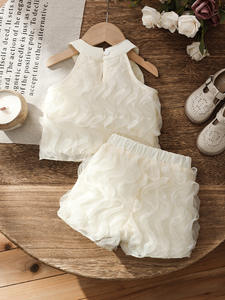 Completo Estivo 2026 per <span class=keywords><strong>Bambina</strong></span>: Top a Rete con Fiocco e Volant, Pantaloncini Tinta Unita, Due Pezzi - Product Image 2