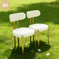 Chaise de banquet de mariage extérieure moderne de style européen avec cadre en acier inoxydable doré et assise blanche