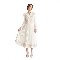Costume deux pièces personnalisé en ivoire brodé pour femmes, blazer court à fleurs de pivoine, jupe midi plissée, occasion de mariage, vente en gros