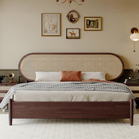 Lit double de style nordique rétro, design minimaliste moderne en chêne et hêtre, design du milieu du siècle pour l'ameublement de la maison