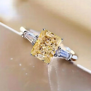 Anello romantico con texture quadrata, elegante gioiello da donna per tutti i giorni, ideale come regalo. - Product Image 2