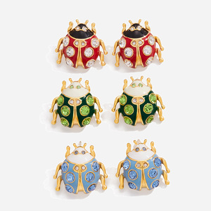 Pendientes colgantes con forma de mariquita y circonitas engastadas en acero inoxidable para joyería de moda - Product Image 1