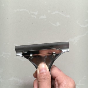 Qingle vente chaude acier inoxydable industrie commerciale métal fenêtre raclette avec lame en caoutchouc silicone <span class=keywords><strong>lGlass</strong></span> nettoyage essuie-glace - Product Image 4