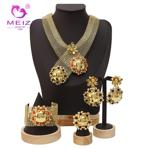 MEIZI BIJOUX Dubai Plaqué Or Grand <span class=keywords><strong>Bracelet</strong></span> Bague Boucles <span class=keywords><strong>D</strong></span>'oreilles Ensemble de Bijoux pour Femmes 4 Pièces Cadeau de Banquet de Mariage - Product Image 1