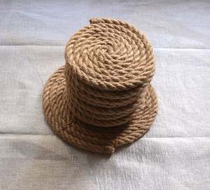   ศิลปะแห่งการถักทอแผ่นรองแก้วจากเชือกป่านทำมือ - Product Image 1
