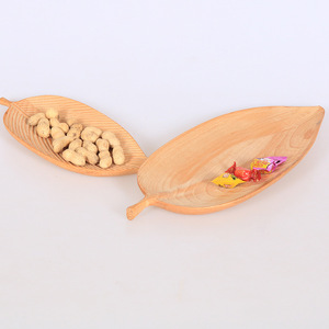 Plateau à fruits en bois, plateau créatif en forme de feuille de hêtre pour fruits secs et en-cas dans le salon. - Product Image 1