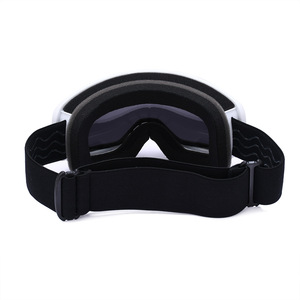 Gafas de Esquí de Doble Capa Antivaho con Lentes de PC para Deportes de Invierno al Aire Libre para Todos - Product Image 4