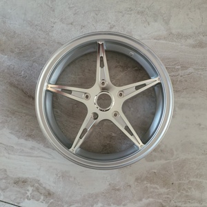 Roues de <span class=keywords><strong>moto</strong></span> CNC en aluminium pour Vespa - 12*3.0J Avant & Arrière Ajustement direct |   Adapté aux climats tropicaux et tempérés - Product Image 5