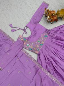 Robe Anarkali brodée de lavande Unity Luxure avec dupatta fluide, tenue ethnique haut de gamme - Product Image 4