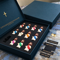Boîte cadeau rigide magnétique personnalisée avec insert en mousse EVA prédécoupée, boîte à rabat pour figurine, souvenir d'église, emballage de baptême, logo personnalisé