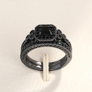 Anello di Fidanzamento con Diamante Taglio Principessa in Oro Bianco per Donna, Colore D Naturale con Montatura Halo - Product Image 4