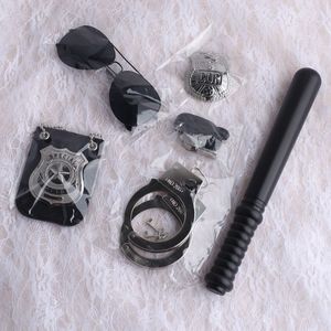 Ensemble de costumes de fête cosplay de <span class=keywords><strong>police</strong></span> personnalisés en gros - Jouets de simulation de matraque et de menottes en plastique sécurisé à bas prix - Product Image 6