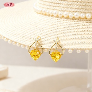 ต่างหูเพชรทรงหยดน้ำสีเหลืองจากเฮงเตี้ยน จิวเวลรี่ ชุบทอง 18K ผลิตจากทองเหลือง ขายส่ง ผู้ผลิต MOQ12 เครื่องประดับสำหรับผู้หญิงสำหรับงานเดทและงานปาร์ตี้ - Product Image 5