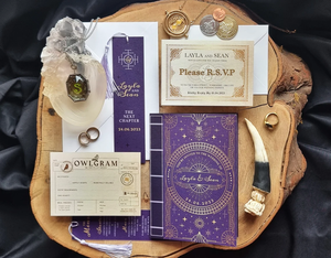 การ์ดเชิญงานแต่งงานแบบหนังสือพับ A5 ลายดอกไม้สวยงาม พร้อมการ์ดตอบรับ A6 แบบสมุดวินเทจและที่คั่นหนังสือ - Product Image 1