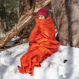 Saco de dormir térmico de Mylar aluminizado de supervivencia de emergencia impermeable al aire libre <span class=keywords><strong>Bivvy</strong></span> Back con silbato - Product Image 1