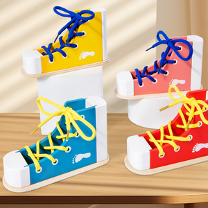 Juguete <span class=keywords><strong>de</strong></span> madera para atar cordones, forma <span class=keywords><strong>de</strong></span> zapatilla, práctica <span class=keywords><strong>de</strong></span> atar cordones, habilidades para la vida, motricidad fina, para niños pequeños y preescolares, CPC, venta al por mayor, OEM, personalizado - Product Image 1