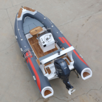 Yacht sportif de luxe RIB550, bateau pneumatique de pêche de 5,5 m avec coque en fibre de verre