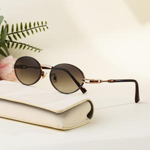แว่นกันแดดทรงรีมีสไตล์สำหรับผู้หญิงกรอบโลหะเลนส์พีซียูวี 400 ป้องกันคลาส 2 แว่นกันแดดกรอบสีดำใช้กลางแจ้ง - Product Image 3