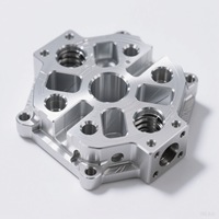 Support en aluminium et acier inoxydable en forme de L usiné CNC avec trous pré-percés pour montage en coin