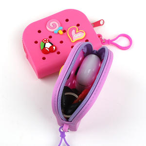 กระเป๋าซิลิโคนพกพาสำหรับใส่ของชิ้นเล็ก ซิปปิด ใช้เก็บขนม ของจุกจิก ใส่เหรียญ บัตร หูฟัง กุญแจ ลิปสติก - Product Image 4